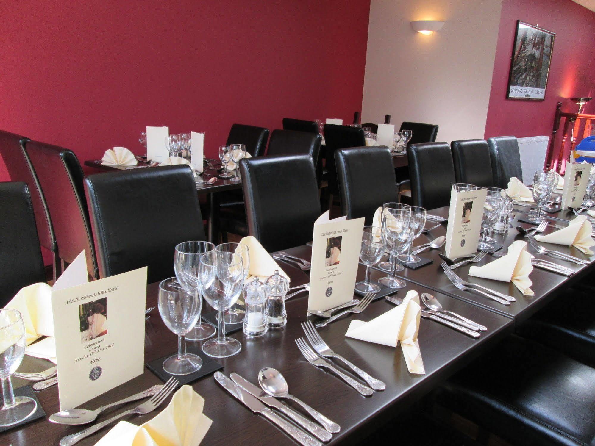 The Robertson Arms Hotel Carnwath Εξωτερικό φωτογραφία