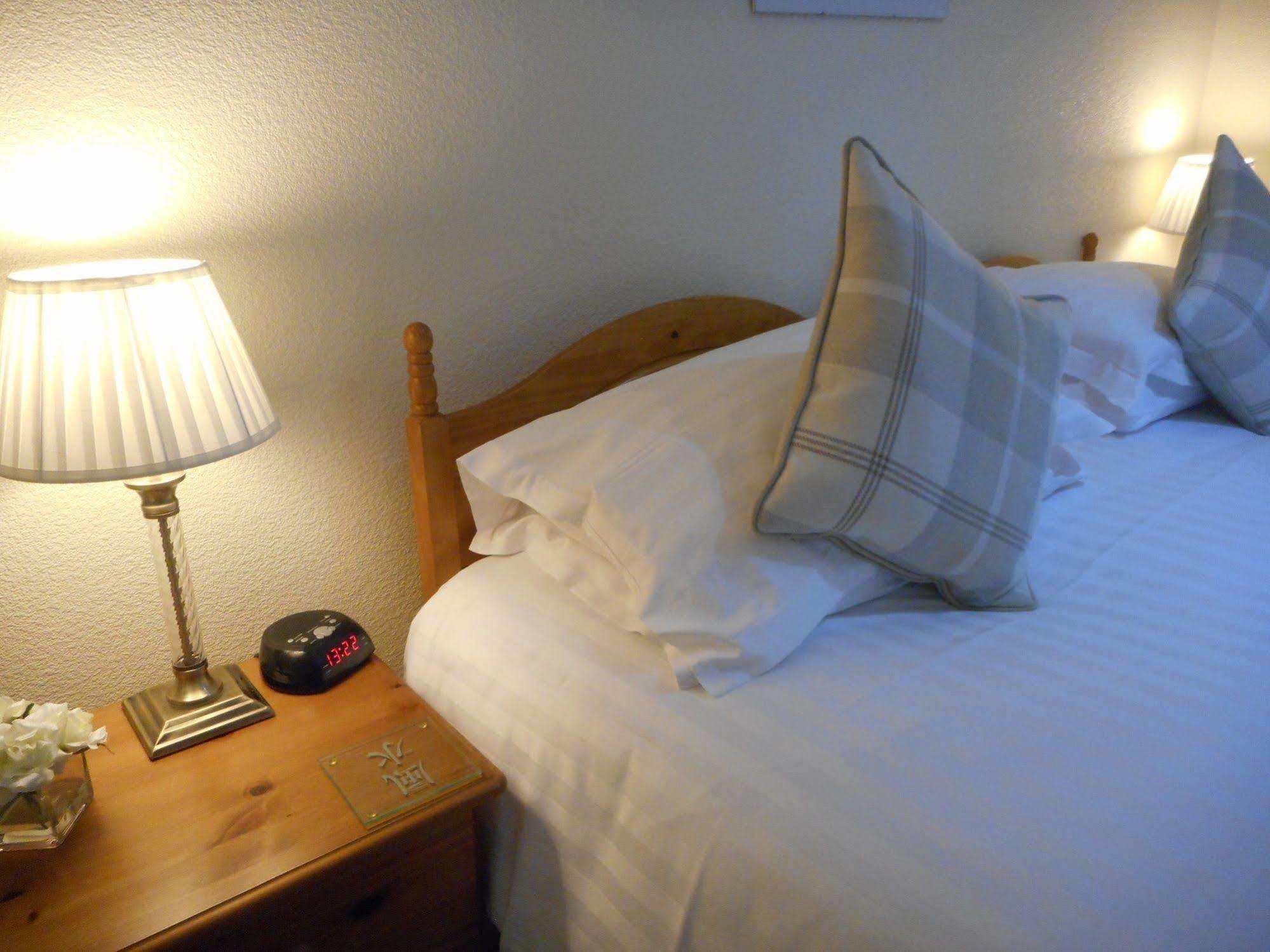 The Robertson Arms Hotel Carnwath Εξωτερικό φωτογραφία