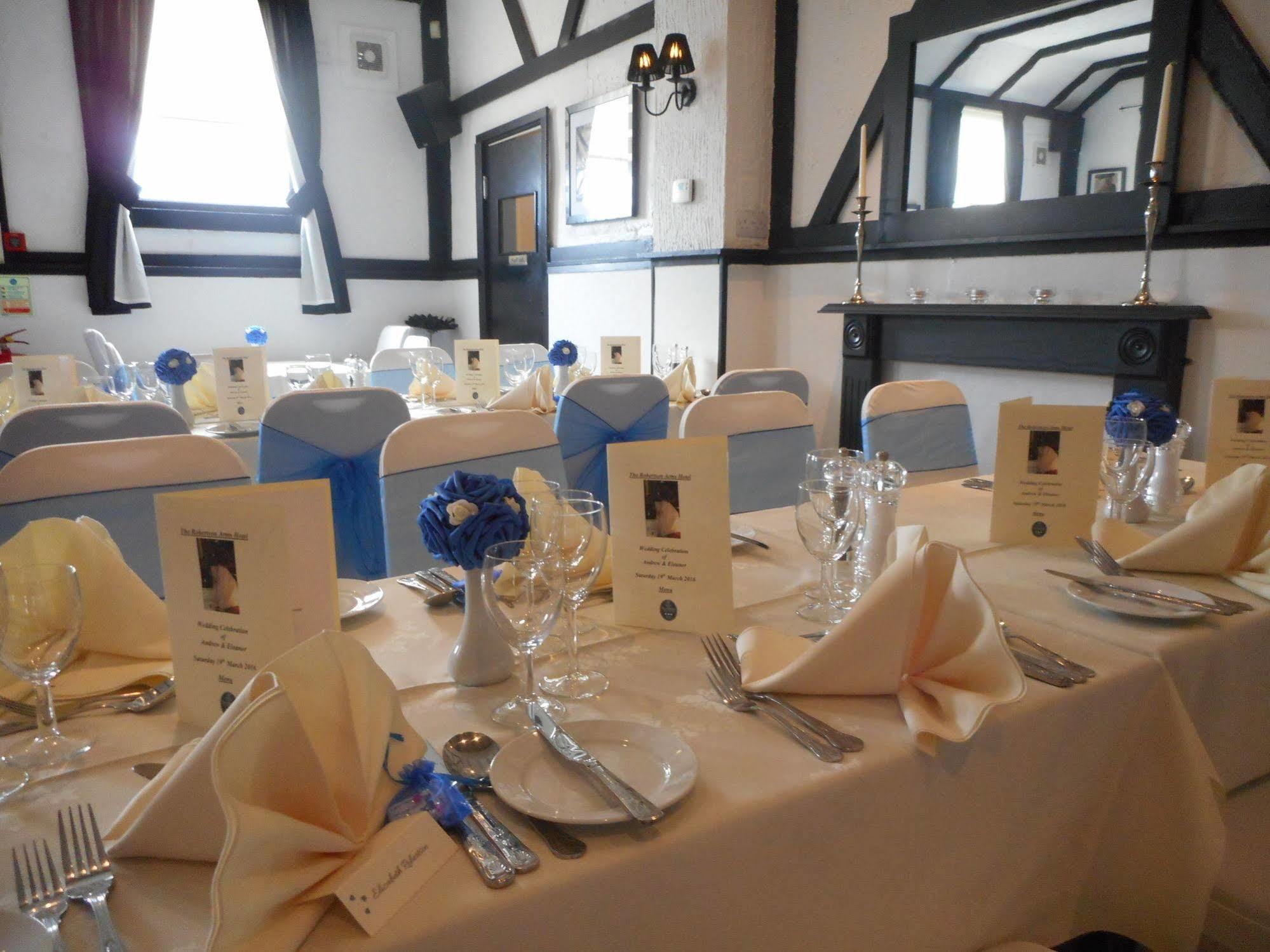 The Robertson Arms Hotel Carnwath Εξωτερικό φωτογραφία