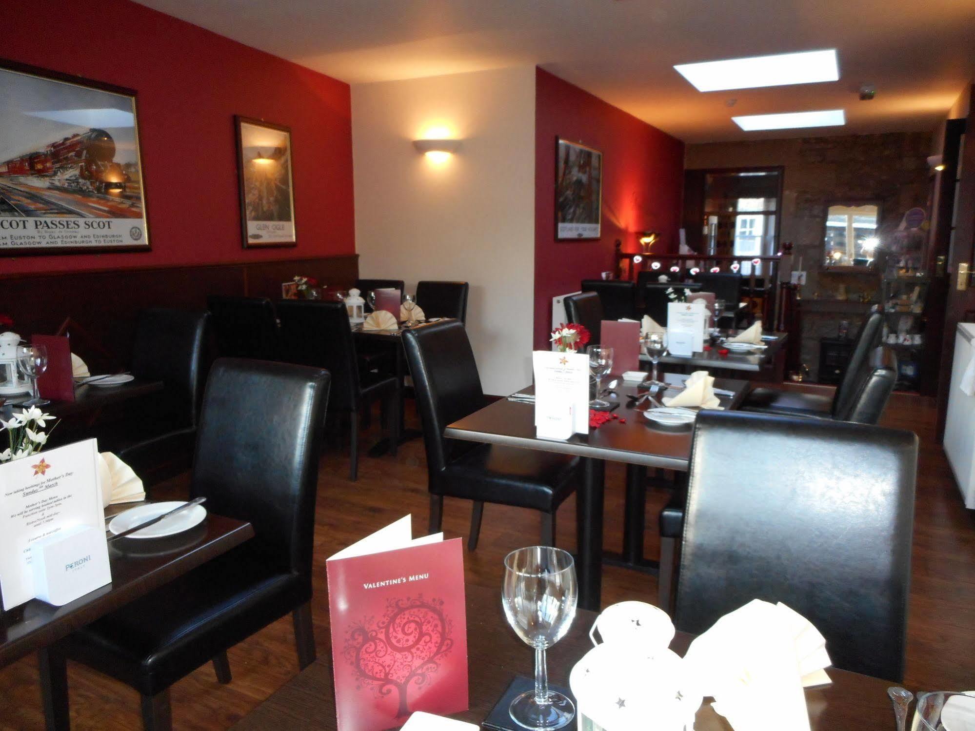 The Robertson Arms Hotel Carnwath Εξωτερικό φωτογραφία