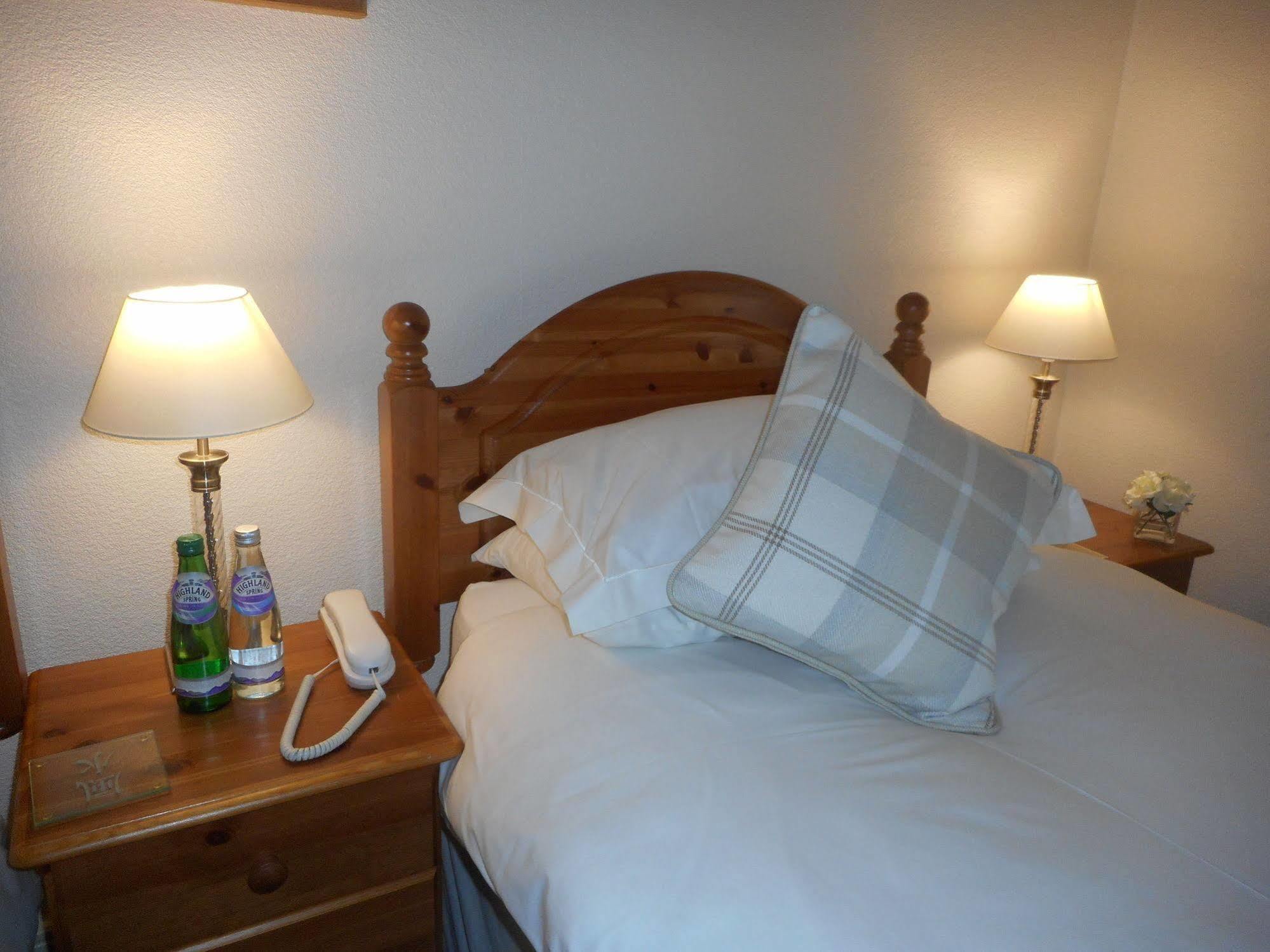 The Robertson Arms Hotel Carnwath Εξωτερικό φωτογραφία