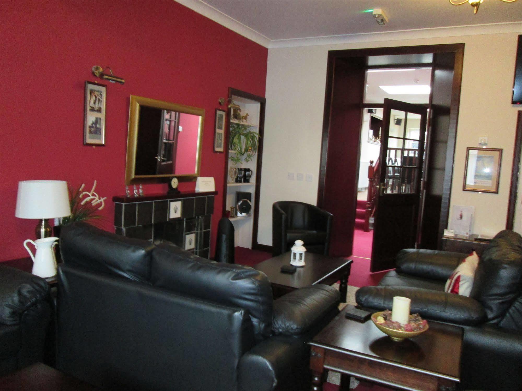 The Robertson Arms Hotel Carnwath Εξωτερικό φωτογραφία